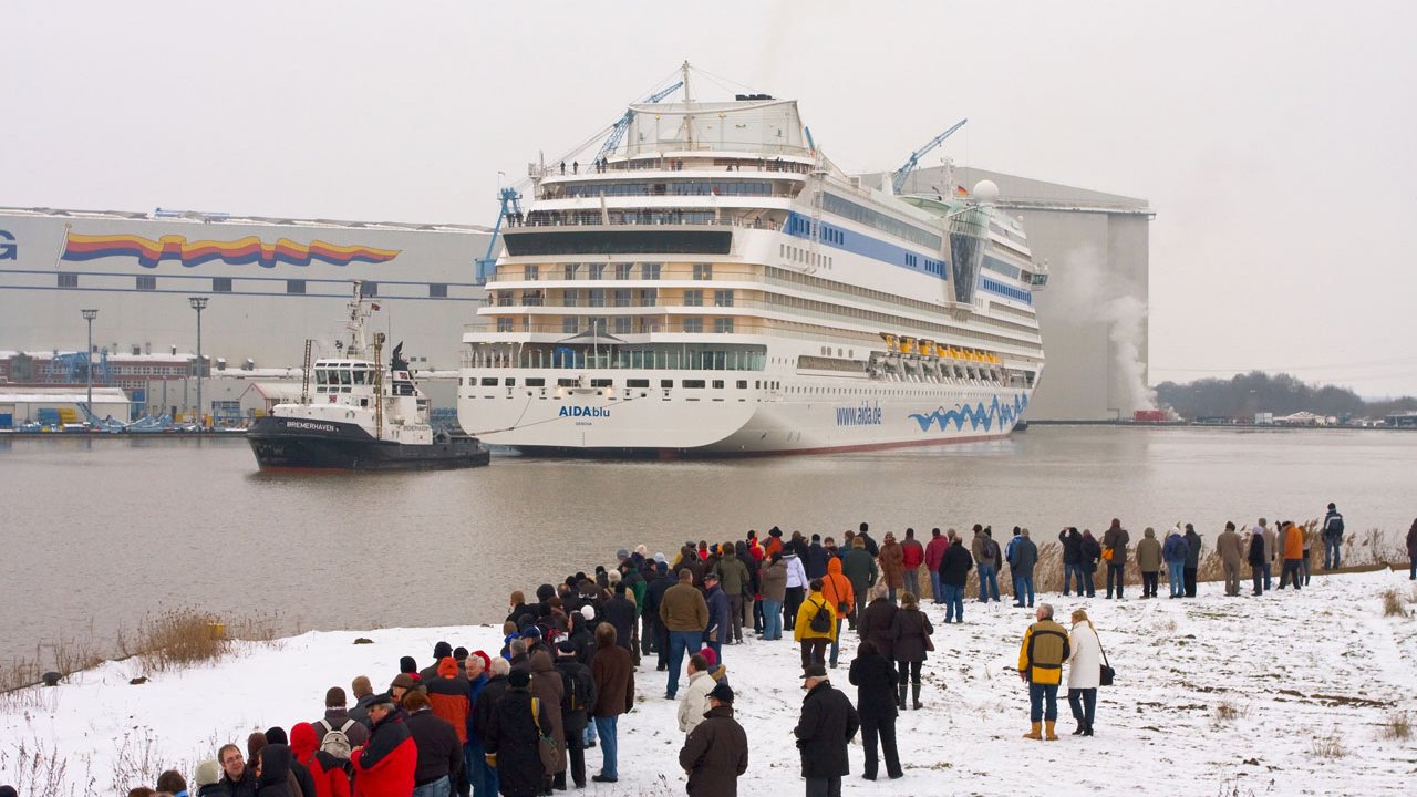 papenburg-meyer-werft-2010-aida-blue-078