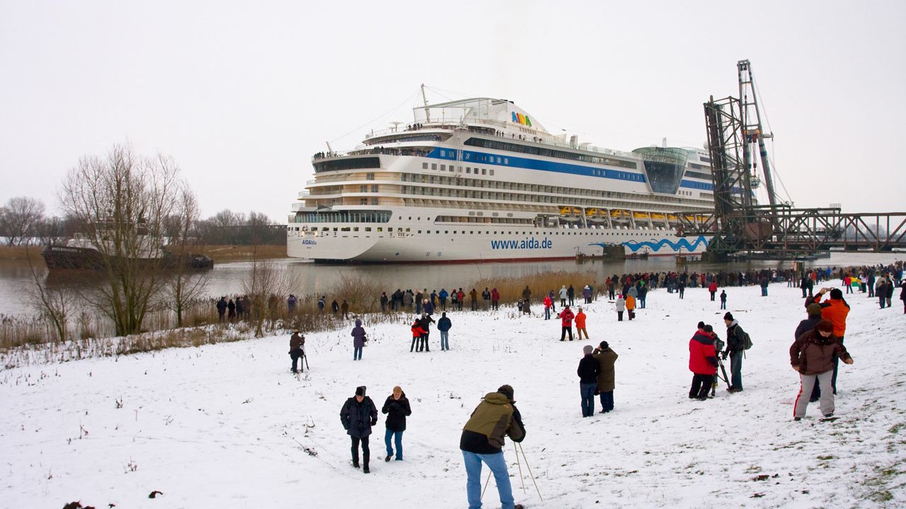 papenburg-meyer-werft-2010-aida-blue-083