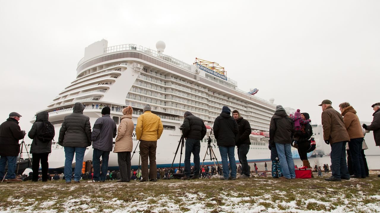 papenburg-meyer-werft-2013-norwegian-breakaway-008