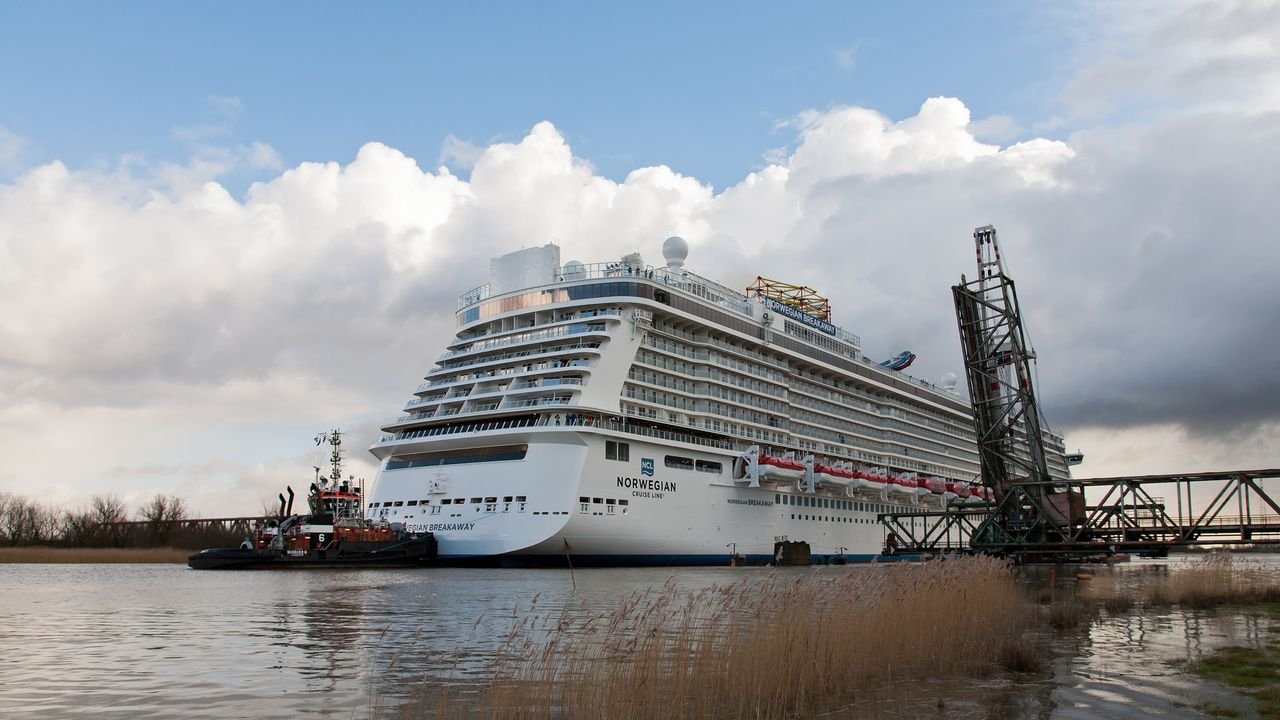 papenburg-meyer-werft-2013-norwegian-breakaway-016