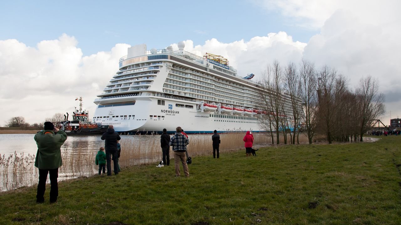 papenburg-meyer-werft-2013-norwegian-breakaway-018