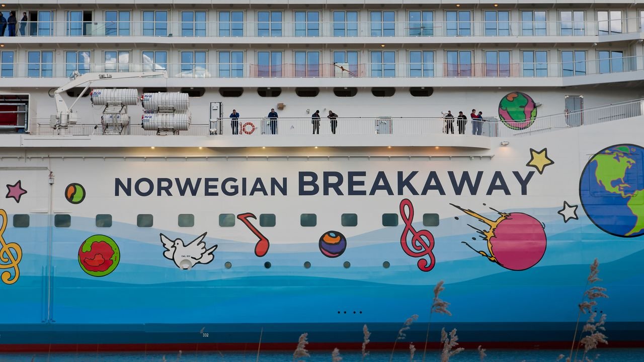 papenburg-meyer-werft-2013-norwegian-breakaway-019