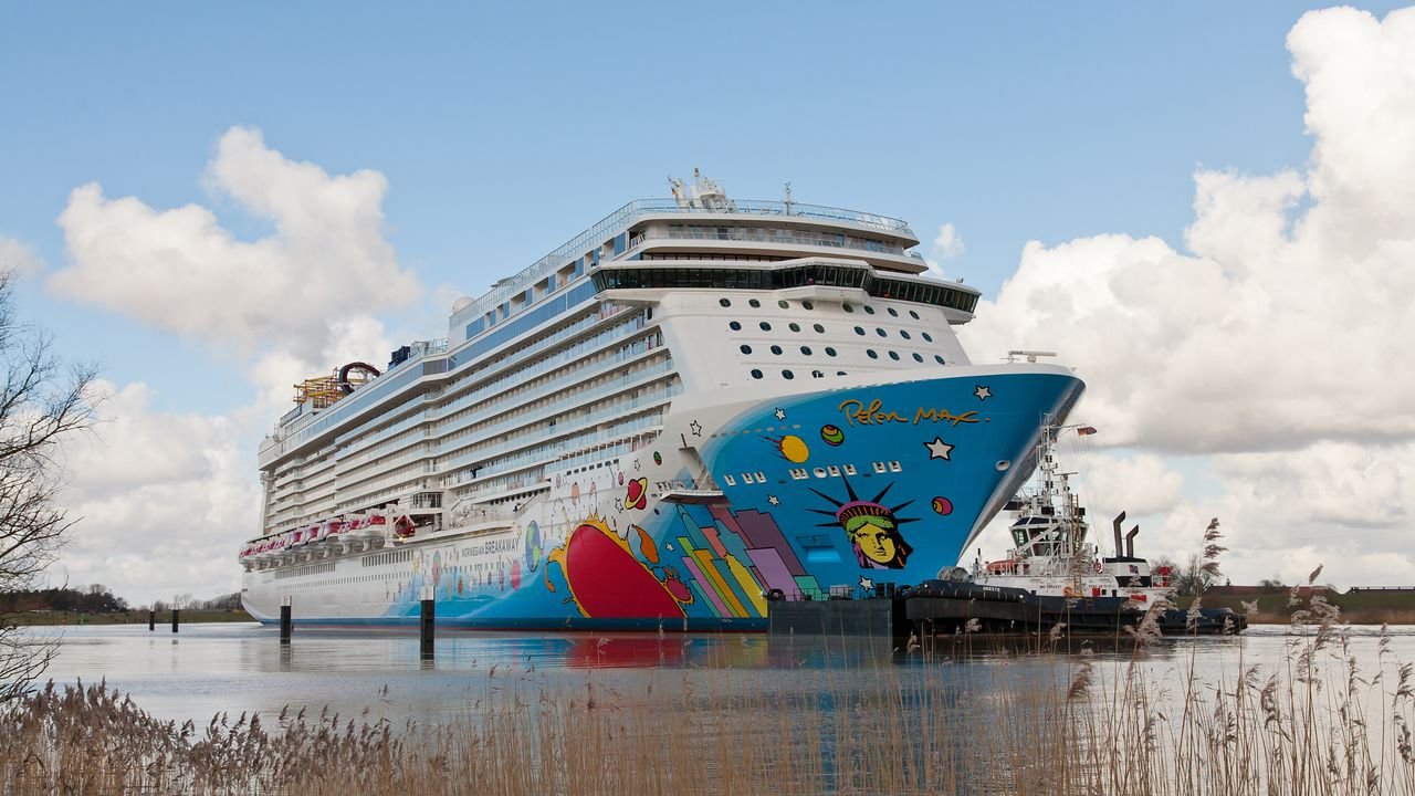 papenburg-meyer-werft-2013-norwegian-breakaway-023